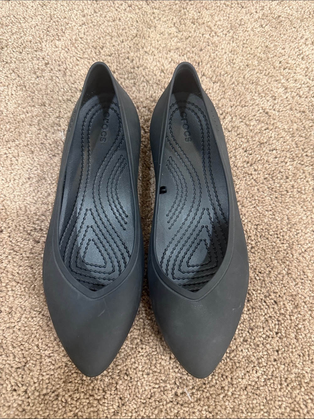 CROCS Women's Black Pointed Slip-On Flats - Picture 2 of 4